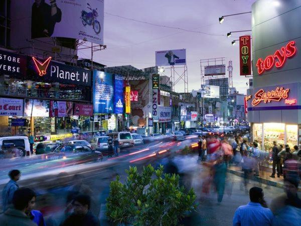 فندق بنغالورفي  Mg Road One المظهر الخارجي الصورة